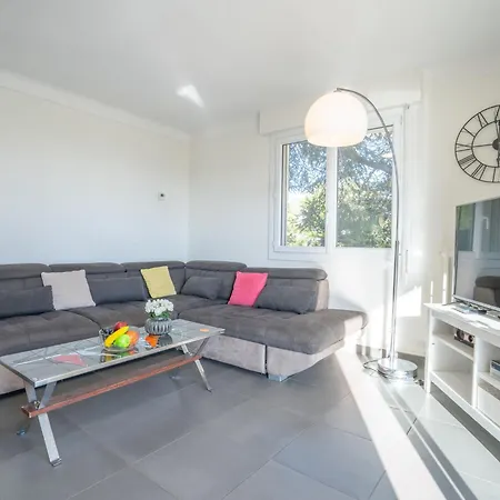 Gisele By Interhome Saint Aygulf