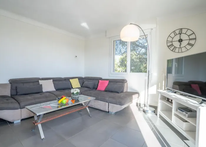 Gisele By Interhome Saint Aygulf